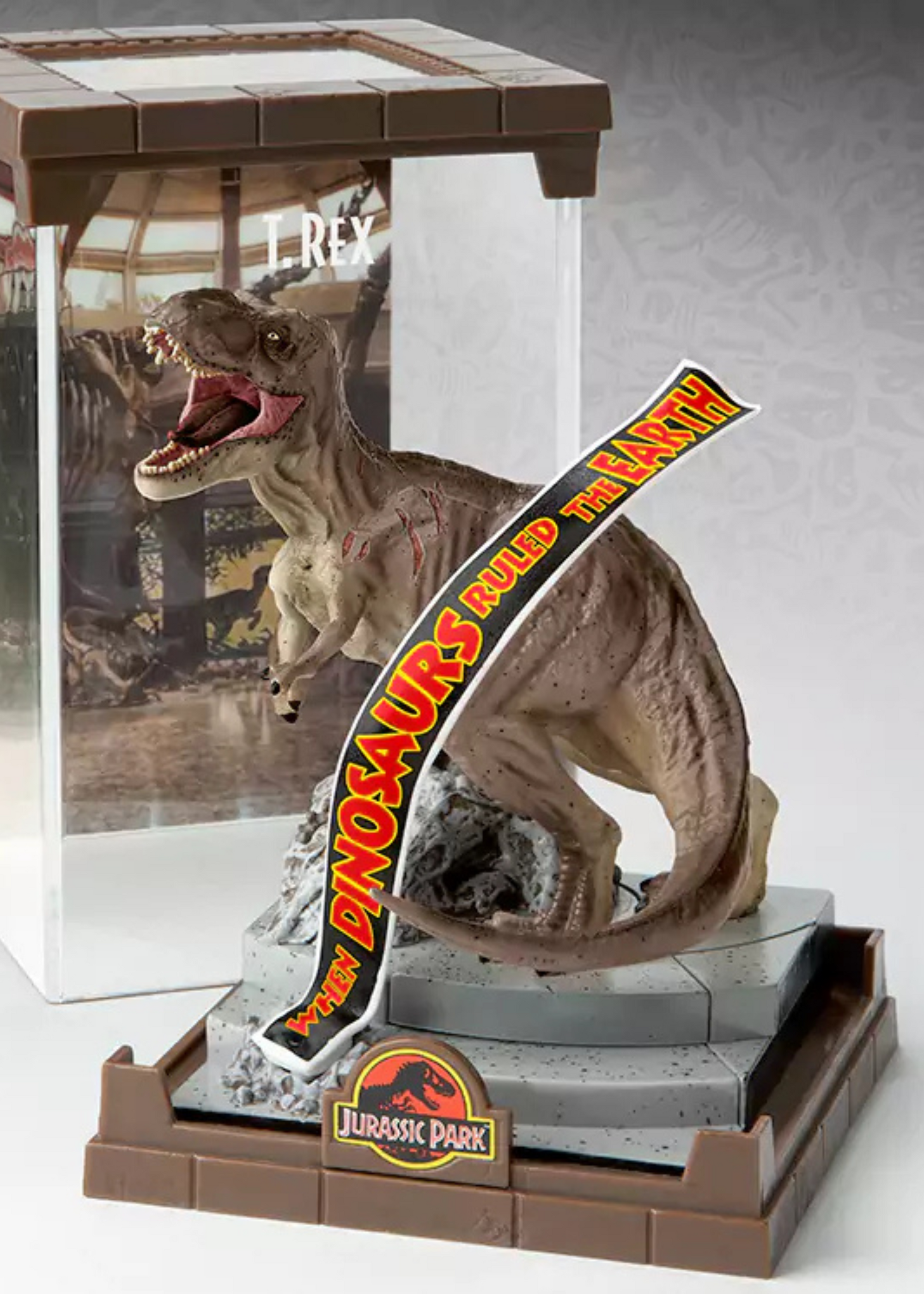 Jurassic Park: Creature PVC Diorama T-Rex 18 cm