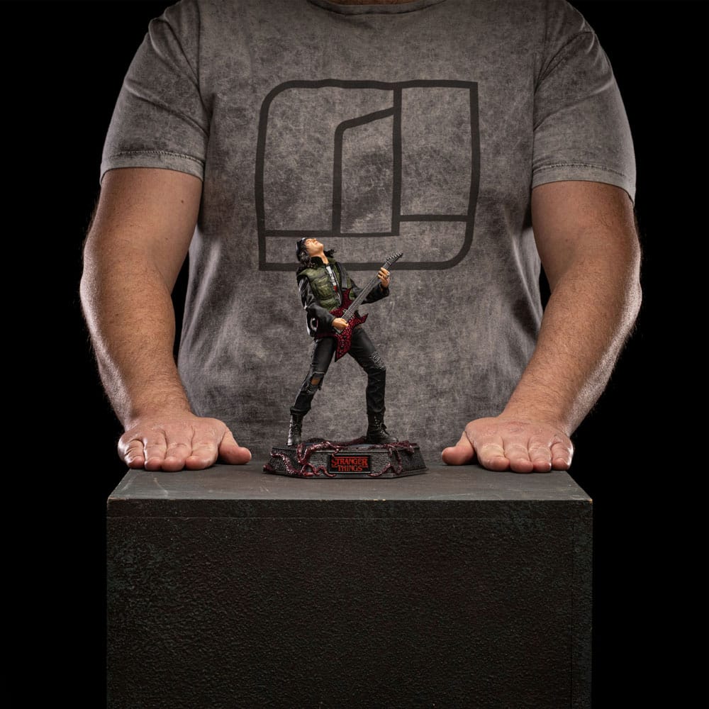 Stranger Things: Deluxe Art Scale Statue 1/10 Eddie Munson 20 cm