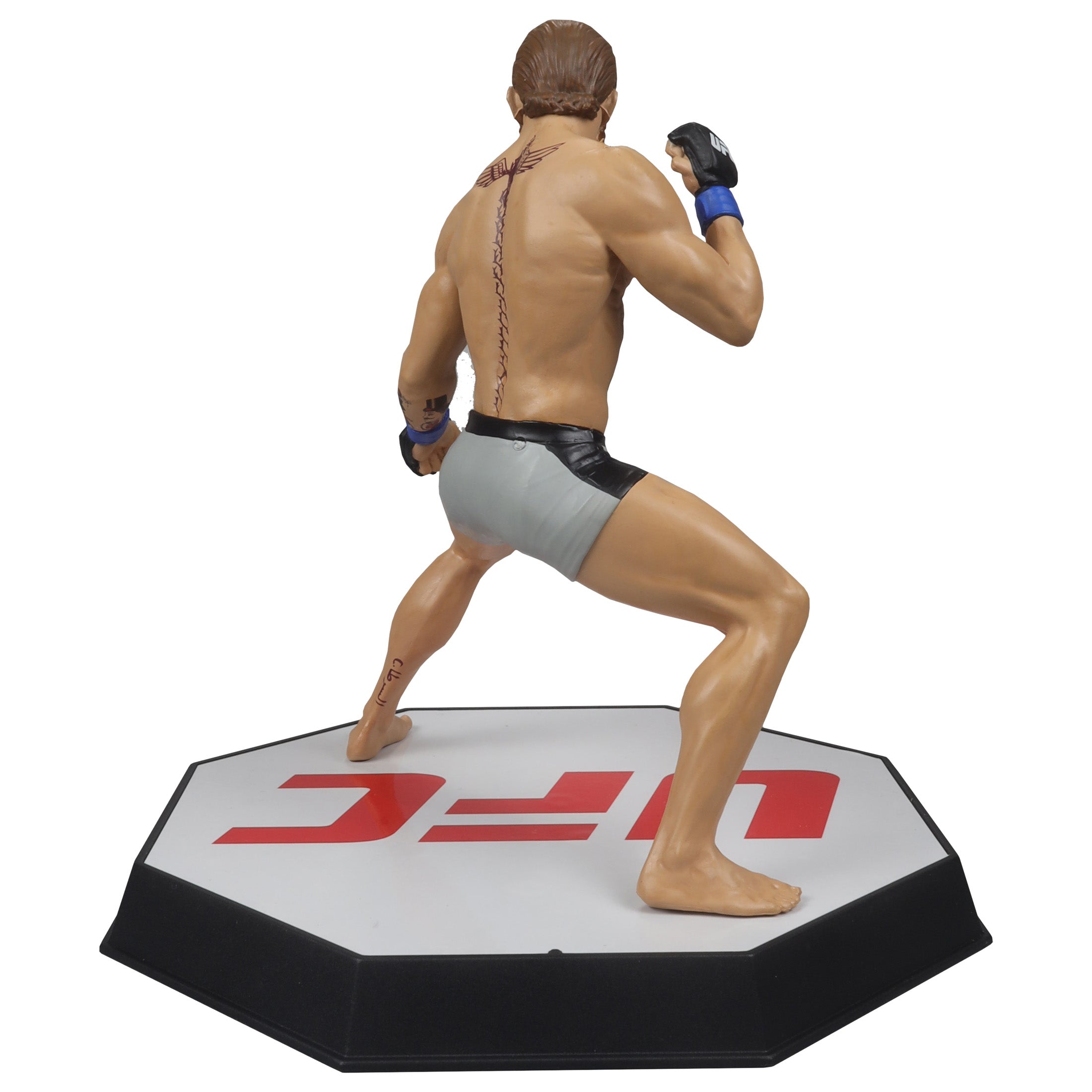 UFC: Posed PVC Statue Conor McGregor 18 cmv Platinum Edition Exclusive