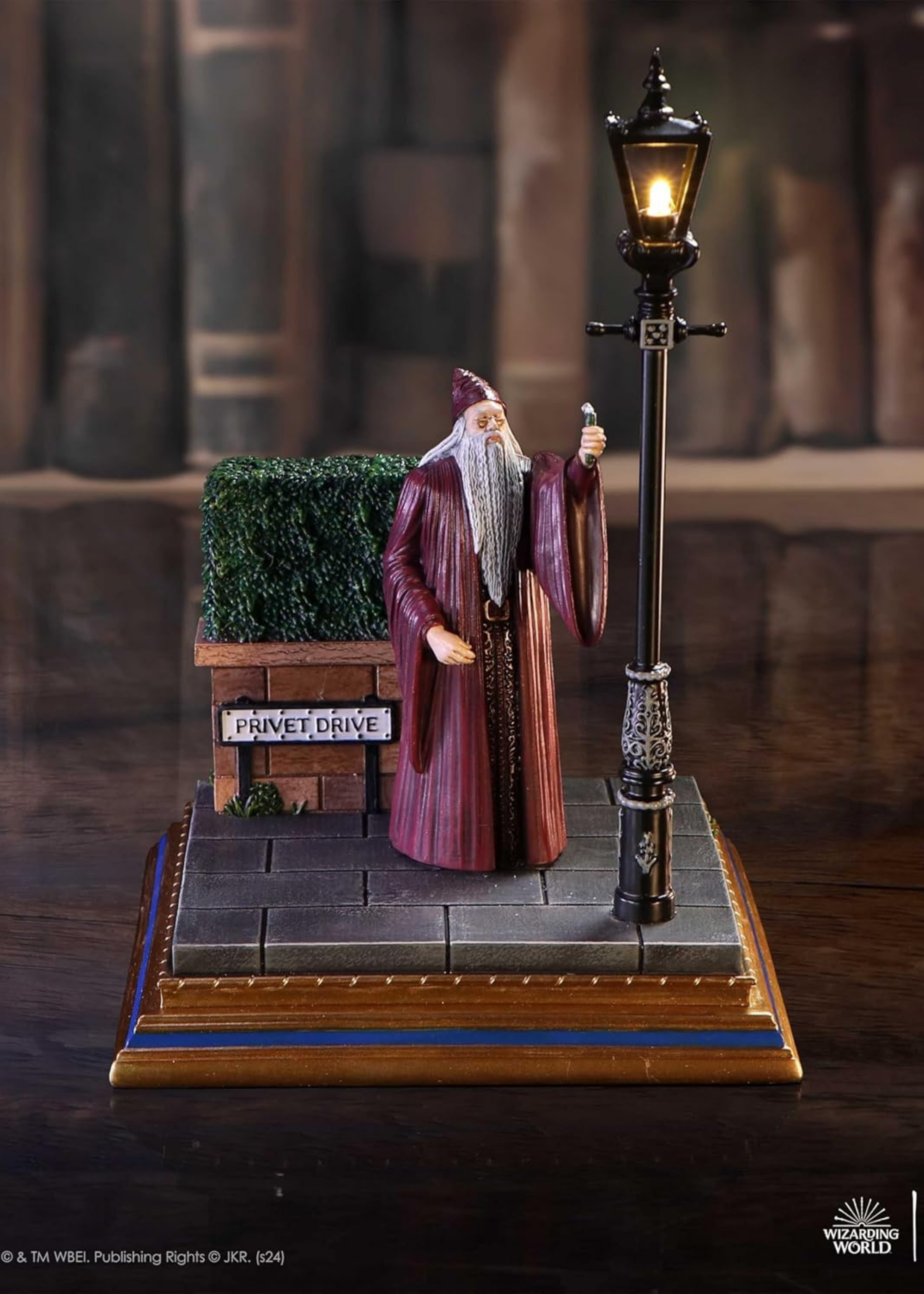 Harry Potter: Figure Privet Drive Light Up 19 cm Albus Bumbledore