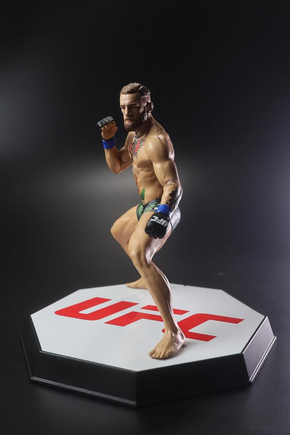 UFC: Posed PVC Statue Conor McGregor 18 cm