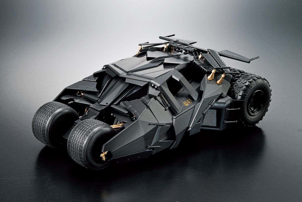 DC Comics: Batman Begins Batmobile 1/35 Model Kit