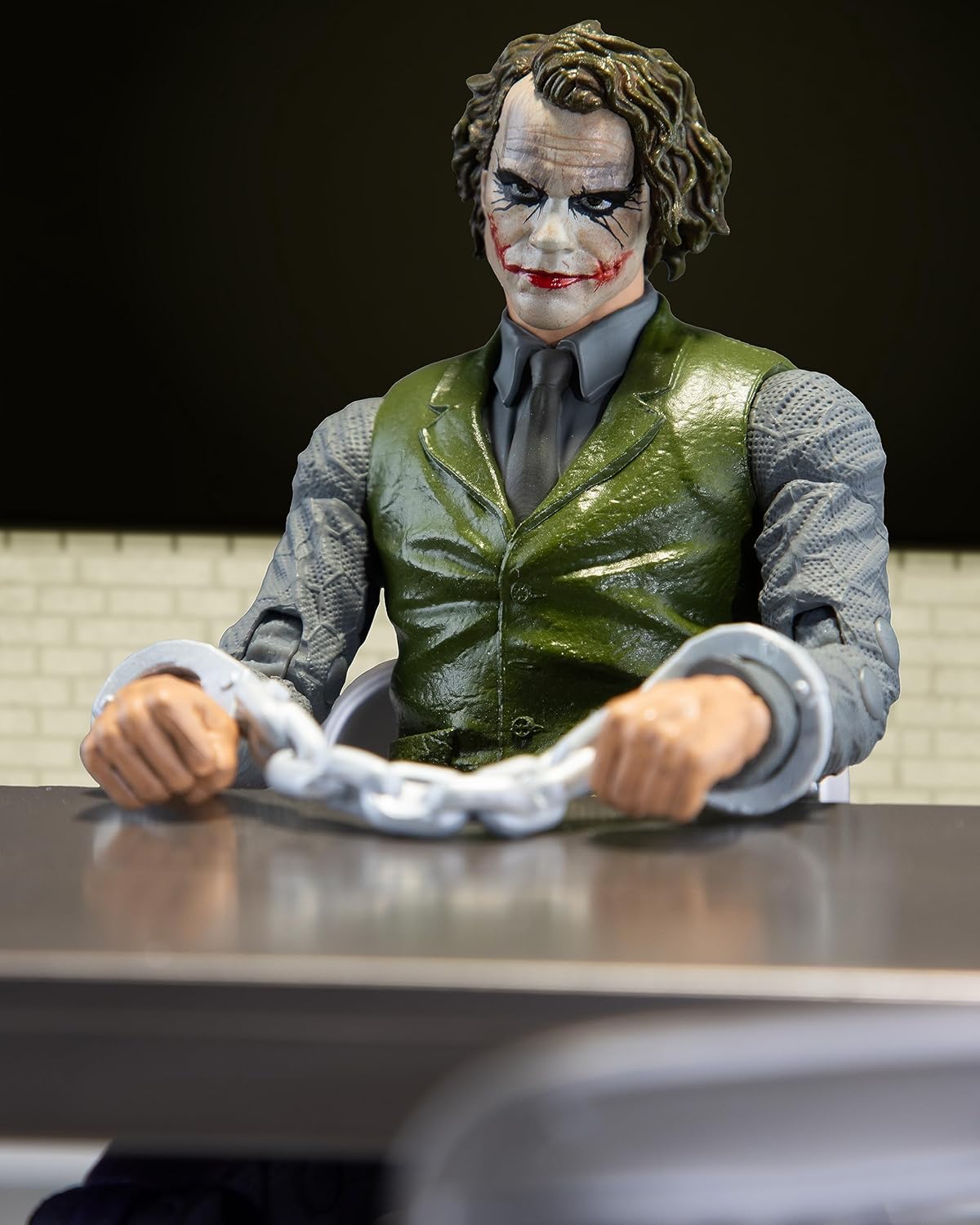 DC Comics: The Joker Jail Cell Batman The Dark Knight Gold Label NYCC Exclusive 18 cm