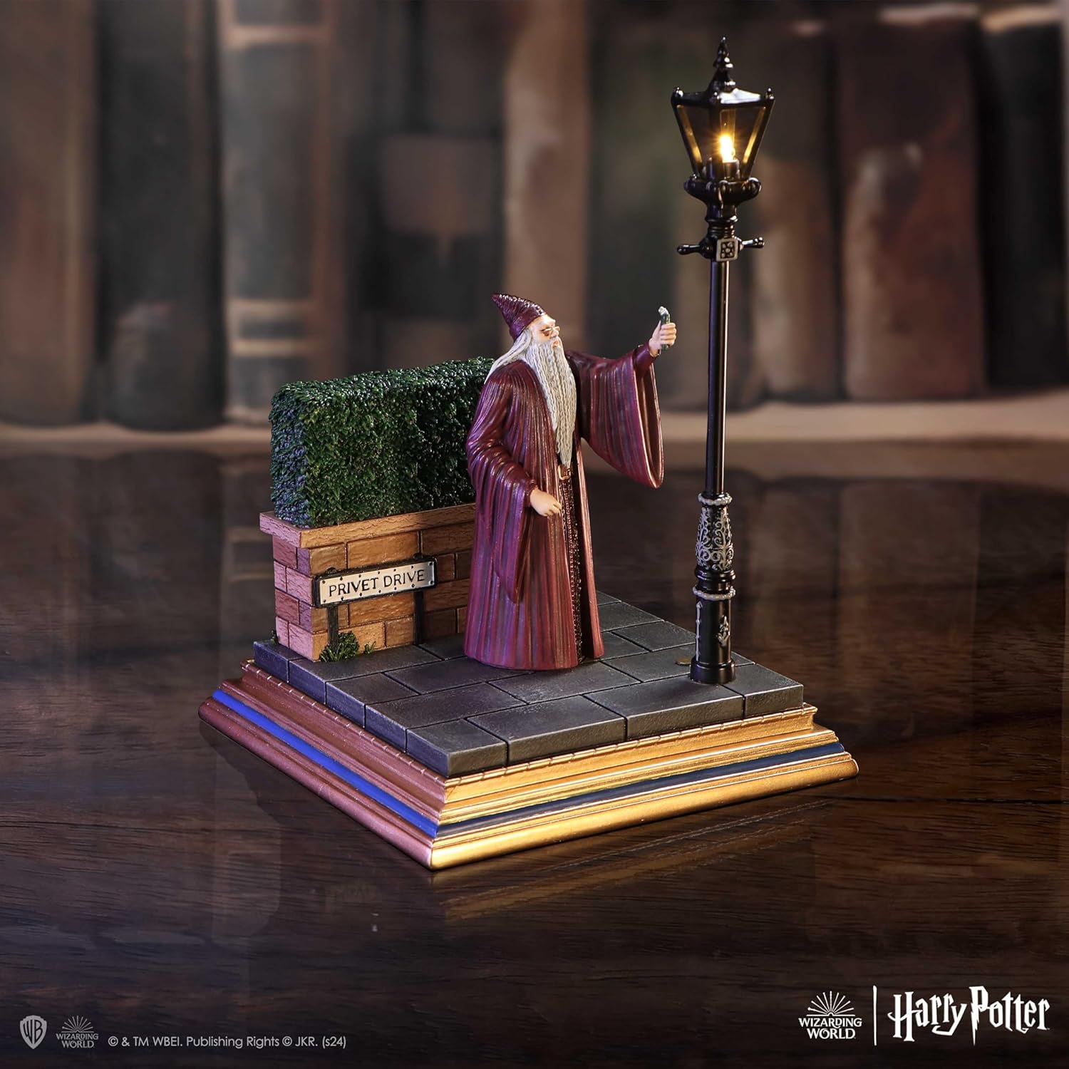 Harry Potter: Figure Privet Drive Light Up 19 cm Albus Bumbledore