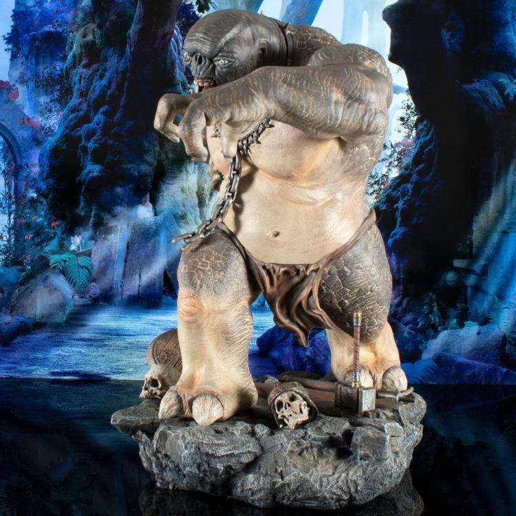 The Lord Of The Rings: Gallery deluxe cave troll pvc statue