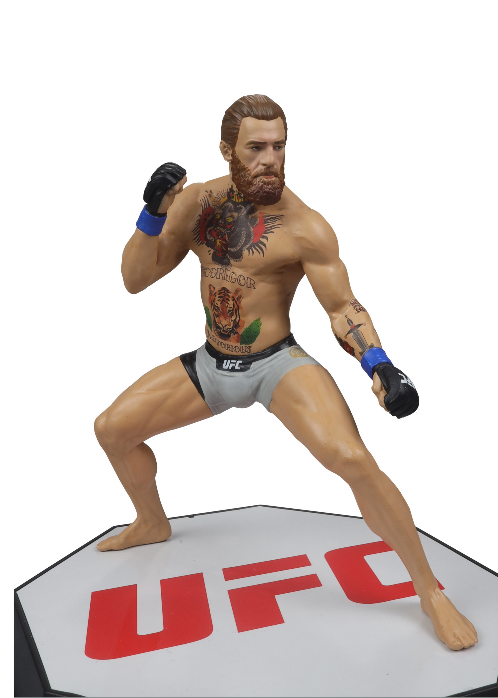 UFC: Posed PVC Statue Conor McGregor 18 cmv Platinum Edition Exclusive