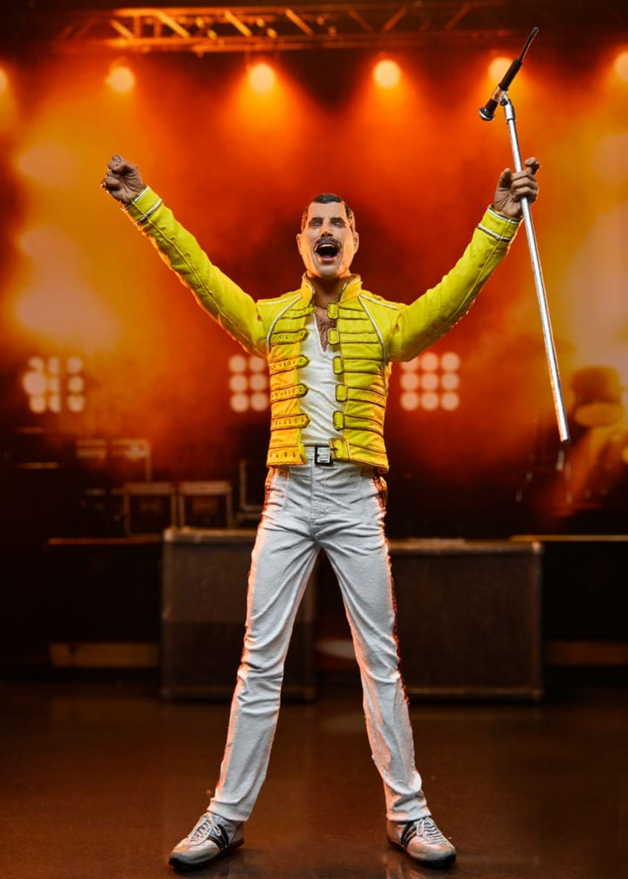 Freddie Mercury: Action Figure Freddie Mercury (Yellow Jacket) 18 cm