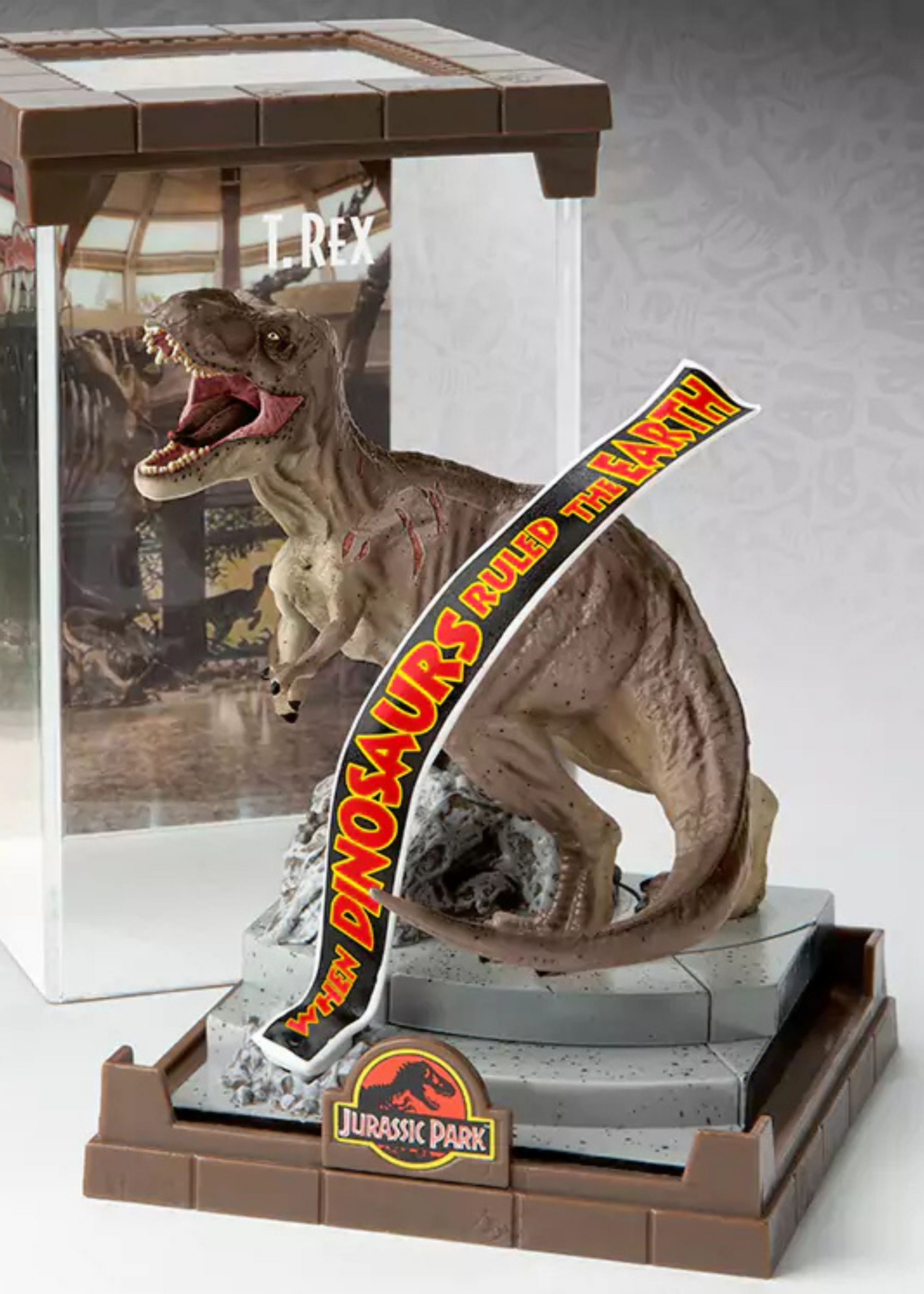 Jurassic Park: Creature PVC Diorama Tyrannosaurus Rex 18 cm