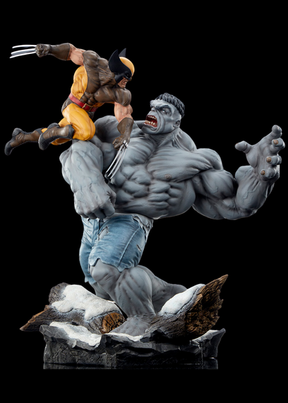 Marvel: Statue Grey Hulk vs Wolverine 58 cm