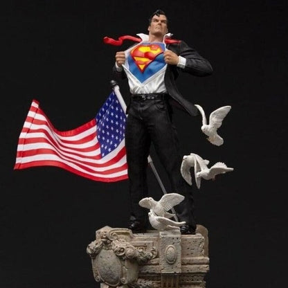 DC Comics: Deluxe Art Scale Statue 1/10 Clark Kent 29 cm