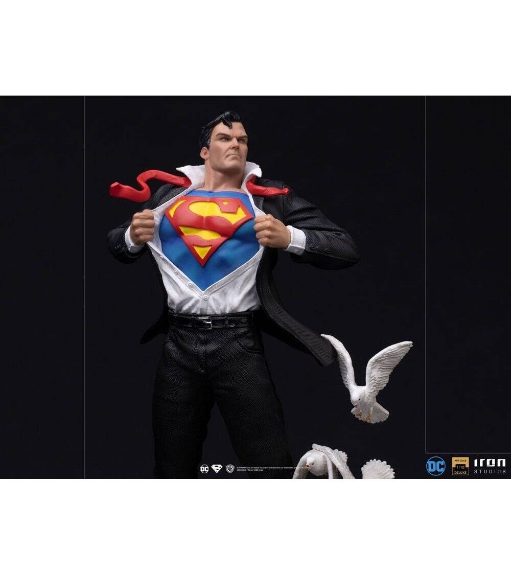 DC Comics: Deluxe Art Scale Statue 1/10 Clark Kent 29 cm