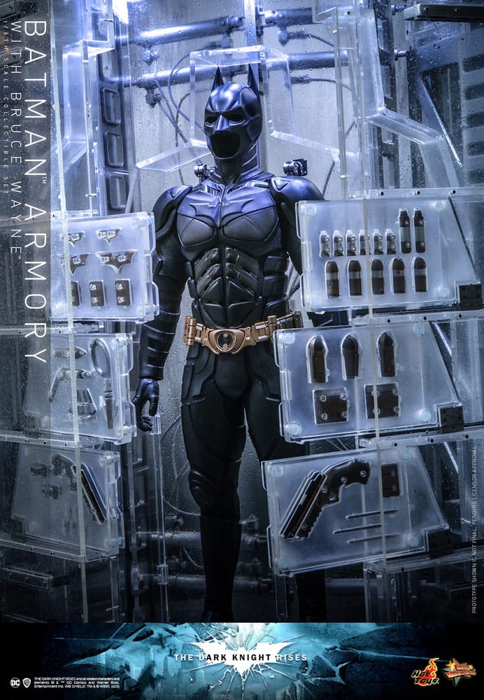 DC Comics: The Dark Knight Rises Movie Masterpiece Action Figures & Diorama 1/6 Batman Armory with Bruce Wayne 30 cm