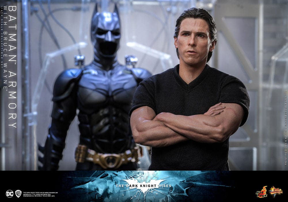 DC Comics: The Dark Knight Rises Movie Masterpiece Action Figures & Diorama 1/6 Batman Armory with Bruce Wayne 30 cm