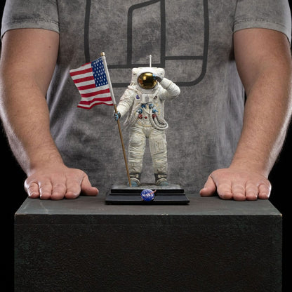 NASA: Art Scale Statue 1/10 Apollo 11 Astronaut 23 cm