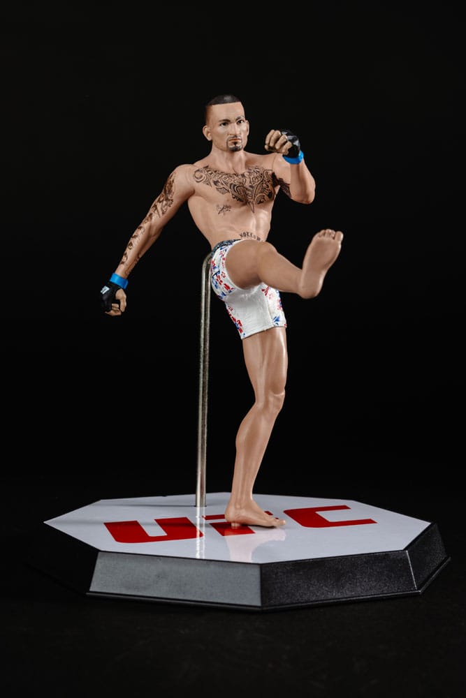 UFC: Posed PVC Statue Max Holloway 18 cm