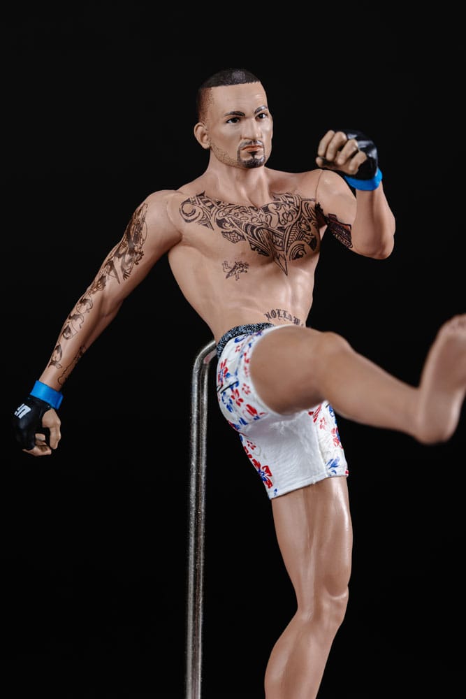 UFC: Posed PVC Statue Max Holloway 18 cm