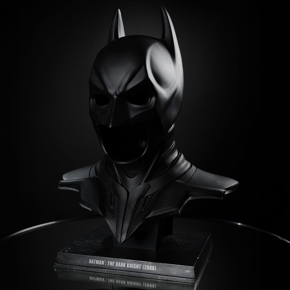 DC Comics: The Dark Knight Batman Bust 1:1 Replica Batman Cowl 54 cm