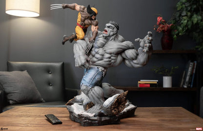 Marvel: Statue Grey Hulk vs Wolverine 58 cm