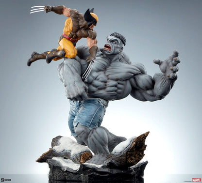 Marvel: Statue Grey Hulk vs Wolverine 58 cm