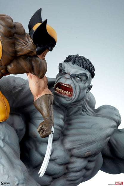 Marvel: Statue Grey Hulk vs Wolverine 58 cm